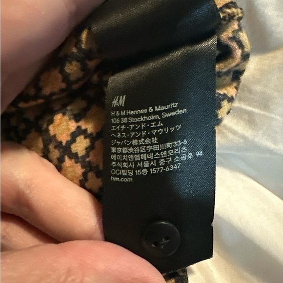 H&M Black and Gold Geometric 3/4 Sleeve Dress - Picture 3 of 7